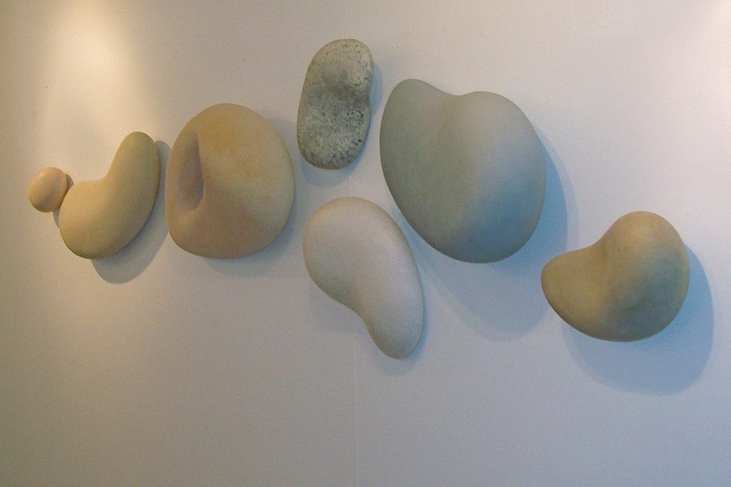 Traces, 2009, partly glazed earthenware and terra sigilatta, 210 x 15 x 100 cm