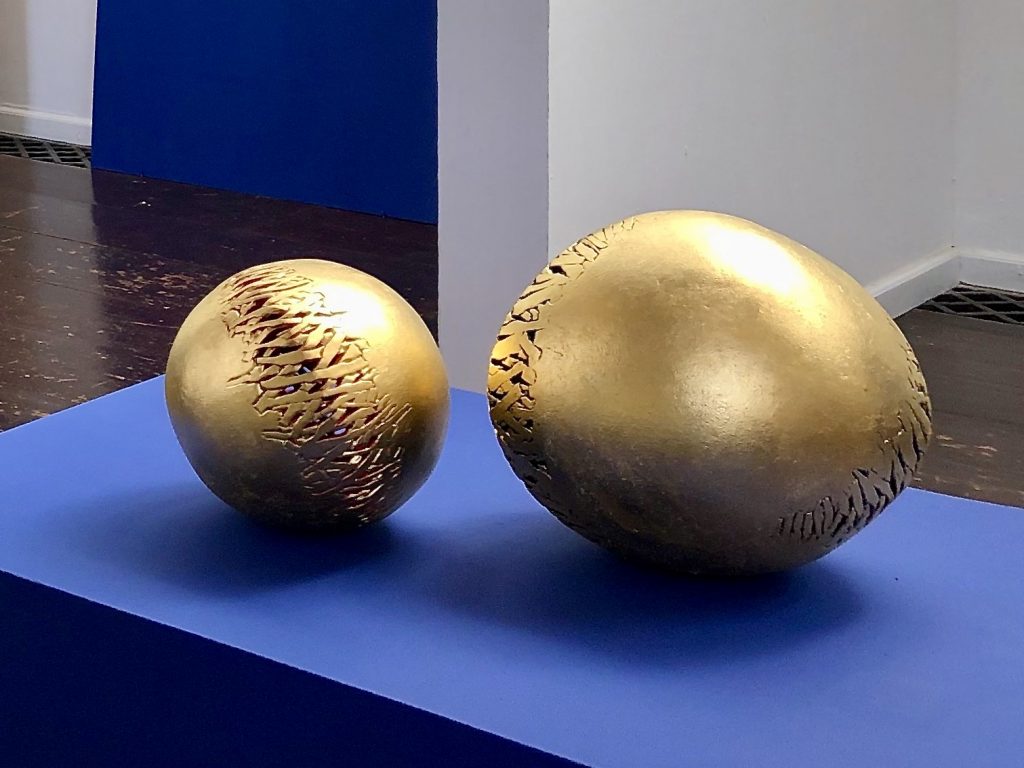 The Action is On the Edge I and II, 2019, glazed stoneware and gold leaf, 42 x 52 x 42 cm and 37 x 42 x 37 cm