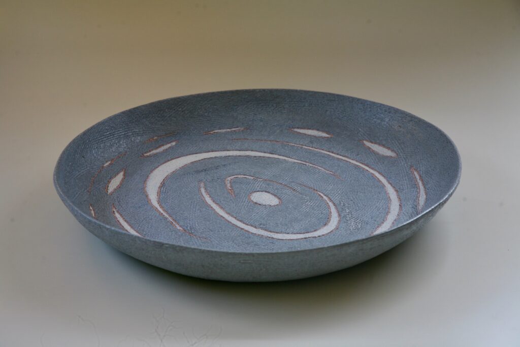 Flat grey bowl, 2017, stoneware with slib decoration, 55 x 52 x 8 cm