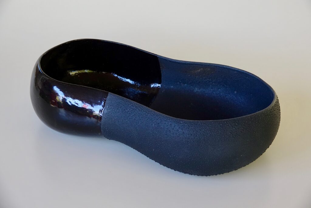 Small black bowl, 2017, partly glazed stoneware, 53 x 30 x 12,5 cm