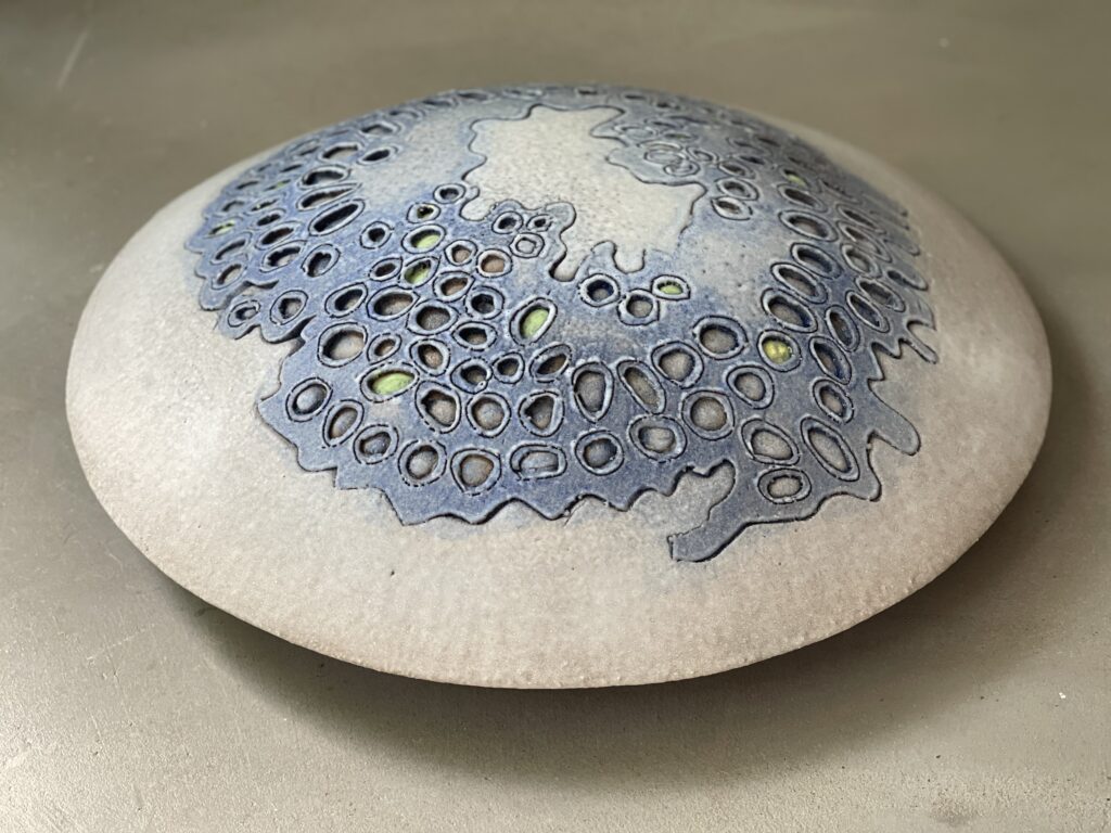 Non-flying object IV, 2022, glazed stoneware, ø 58 x 15 cm